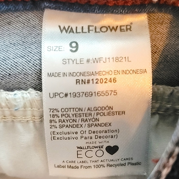 Wallflower Juniors Solid Short High Rise size 9 - Picture 8 of 8